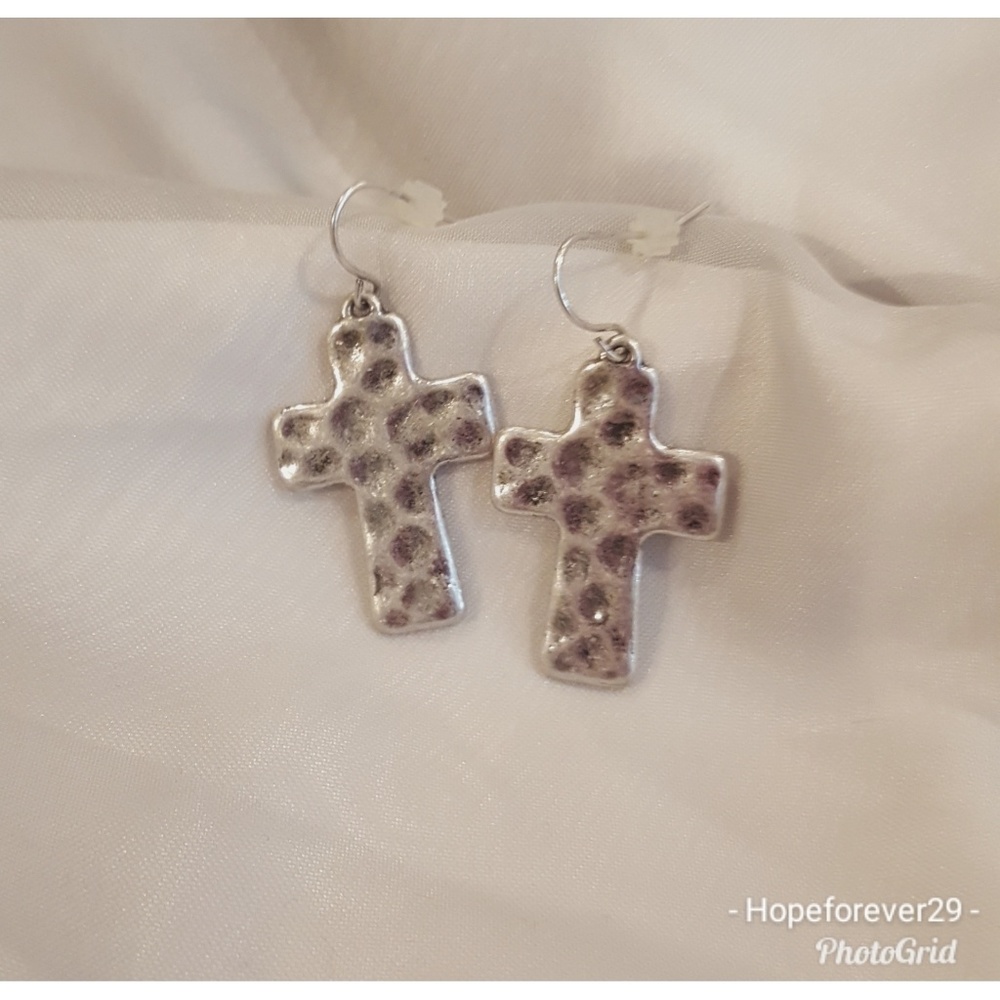 Cross hammered earrings silver and black